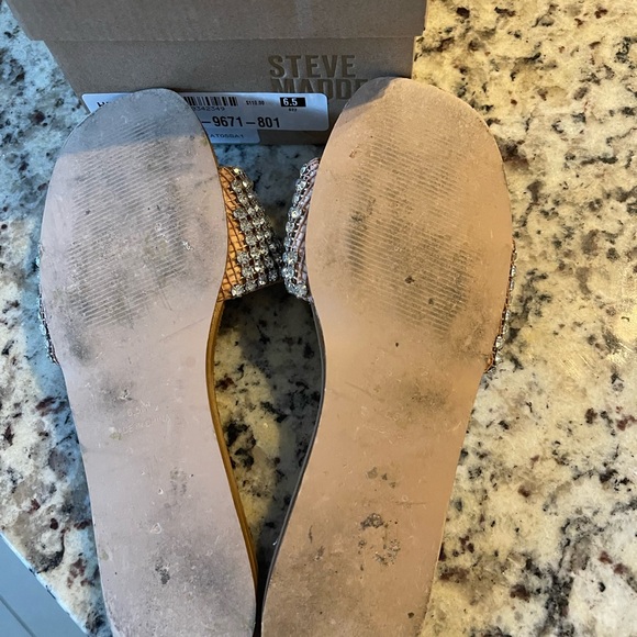 Steve Madden rhinestone studs ALMOST NEW! - Picture 3 of 3